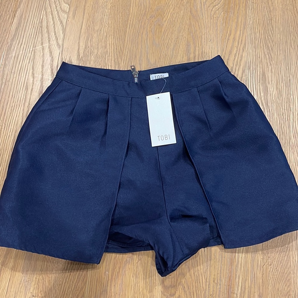 TOBI NAVY SKORT